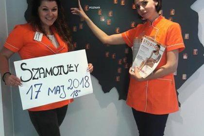 Studio figura szamotuły szefowa i pracownica na odwiedzinach w centralii firmy